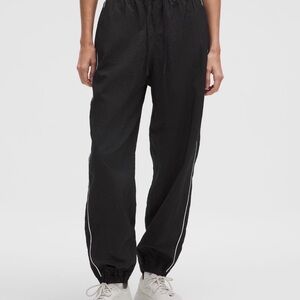 Lululemon License to Train Woven Mid-Rise Jogger size M